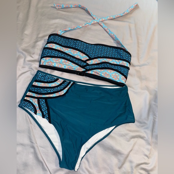 Cupshe Bikini - Picture 2 of 5